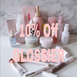 10% OFF GLOSSIER🎀